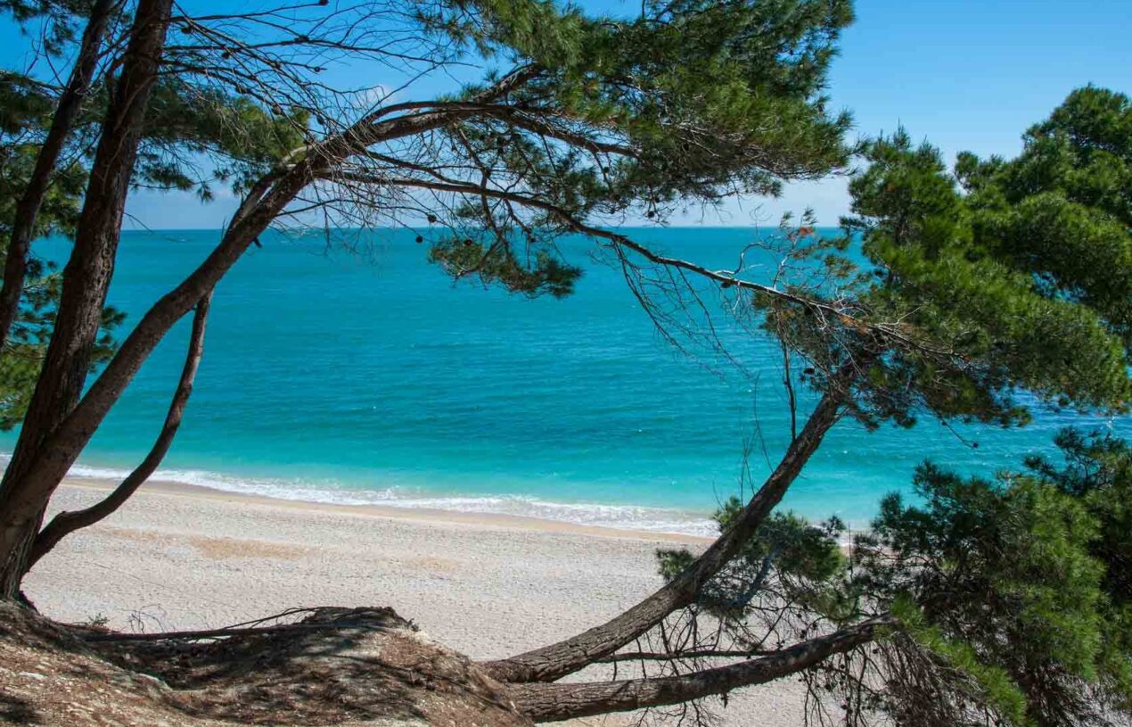 Spiaggia San Michele e dei Sassi Neri